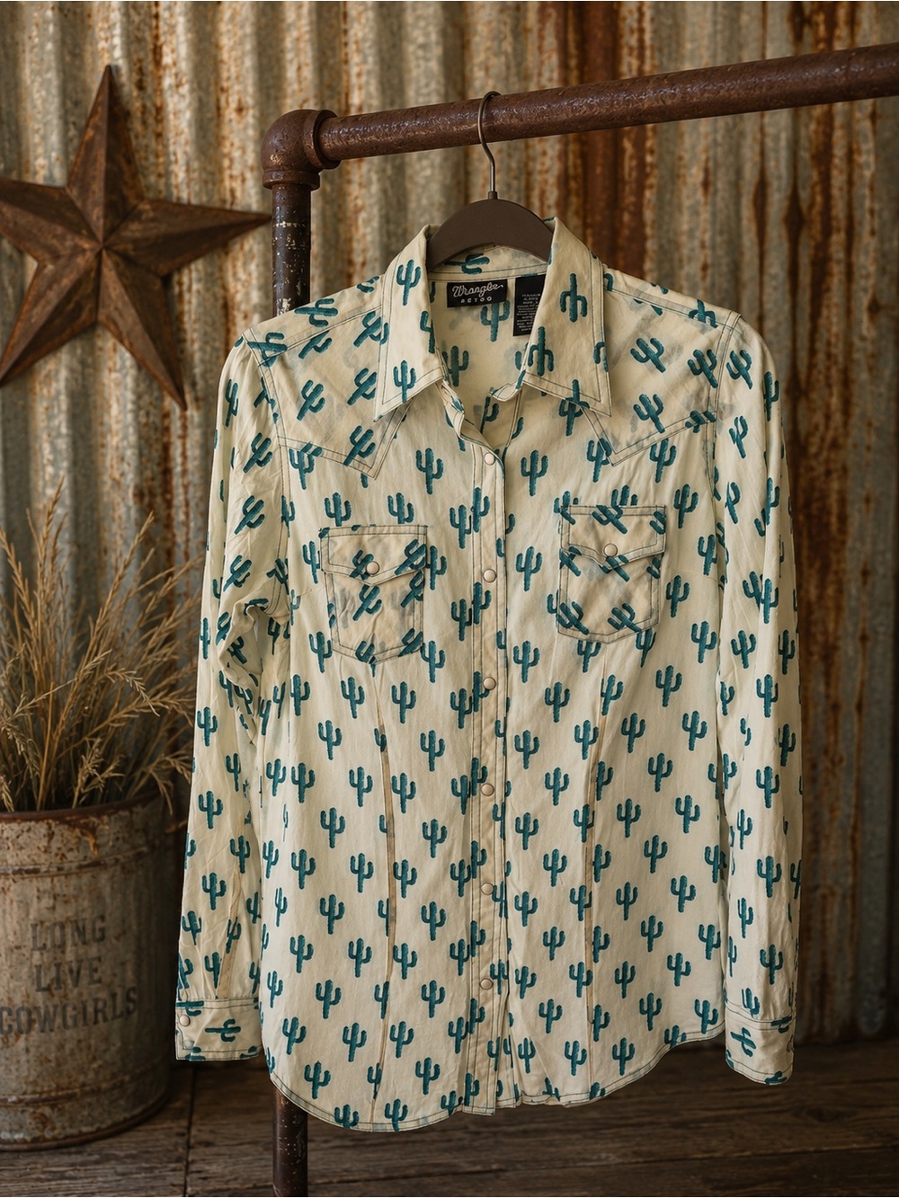 WRANGLER RETRO Woman’s Cactus Print Western Pearl Snap Shirt - Picture 5 of 5